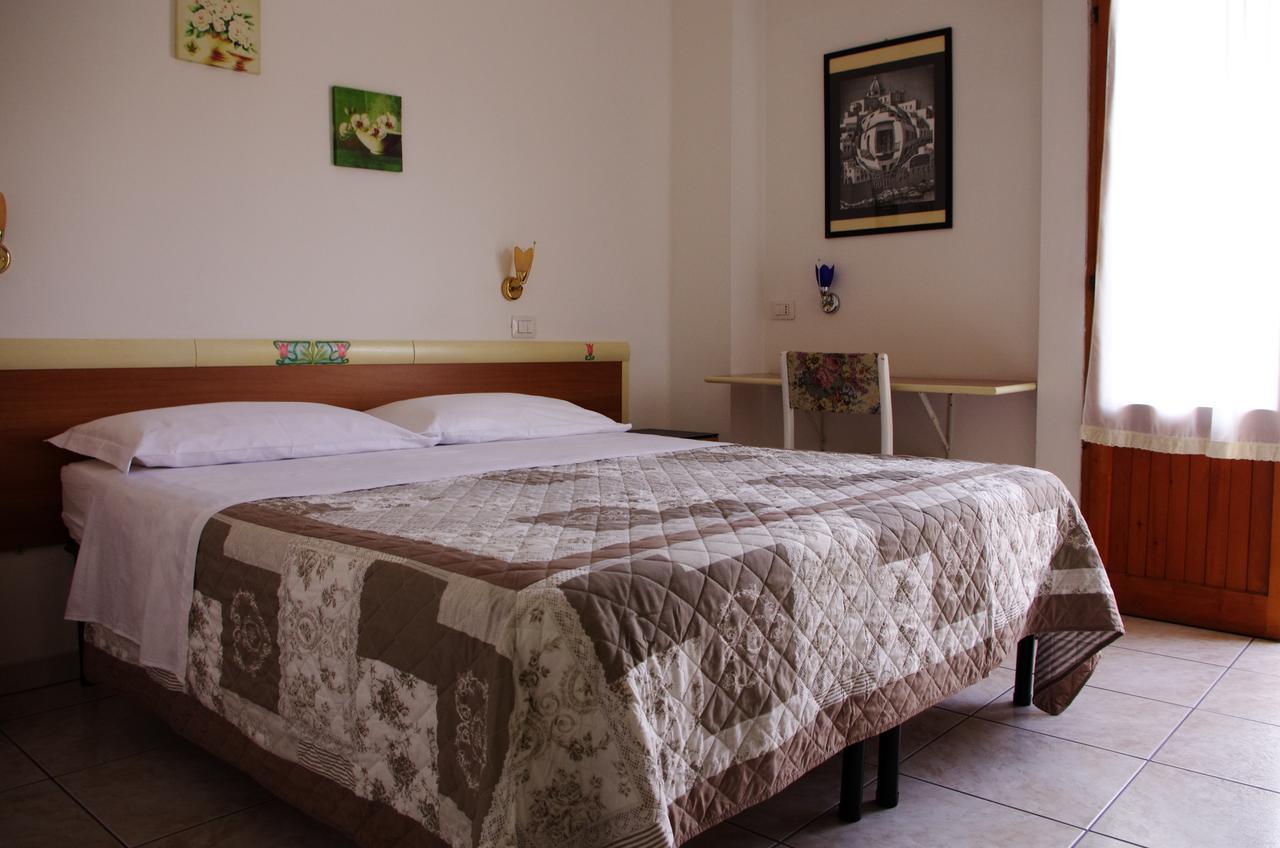 Hotel La Playa Сан Бенедето дел Тронто Екстериор снимка