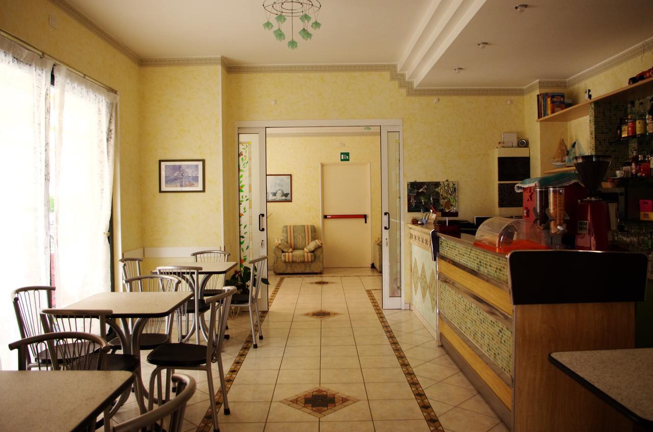 Hotel La Playa Сан Бенедето дел Тронто Екстериор снимка