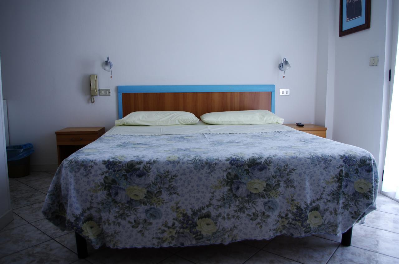 Hotel La Playa Сан Бенедето дел Тронто Екстериор снимка